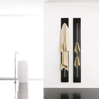 Antrax Teso Полотенцесушитель электрический 25x150H см, рейлинг: хром, цвет: черный матовый