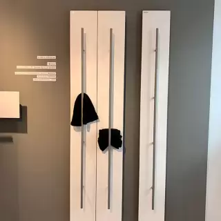 Antrax Teso Полотенцесушитель электрический 25x150H см, рейлинг: хром, цвет: белый матовый