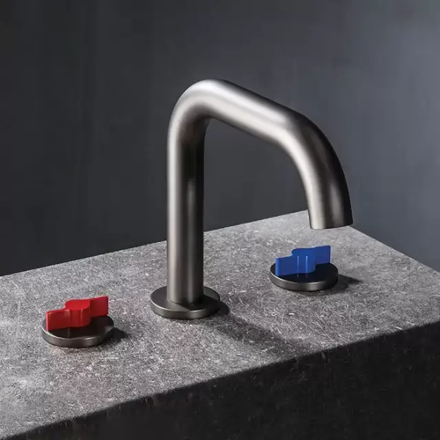 Gattoni GAS Смеситель для раковины на 3 отв., в комплекте с донным клапаном, цвет: Grey anthracite/красный/синий