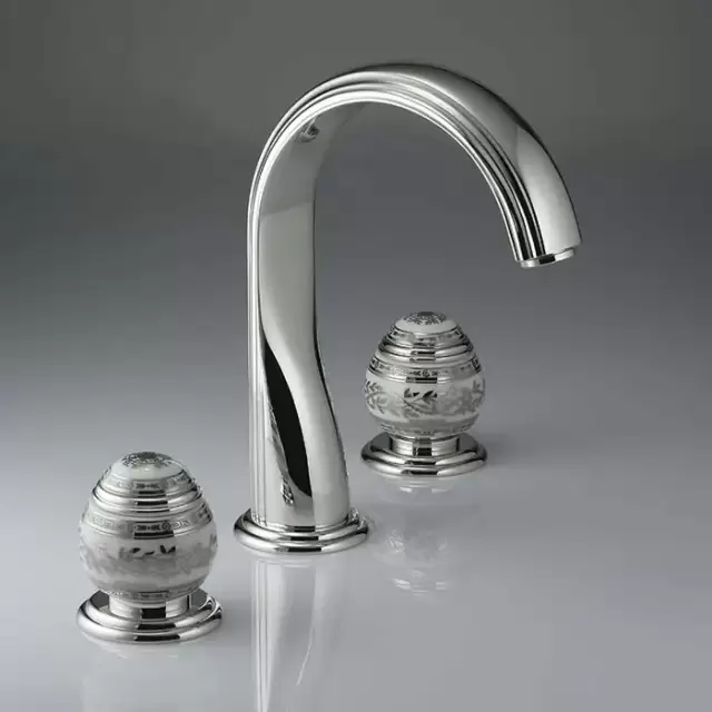 THG Marquise porcelaine blanche Смеситель для раковины, 3 отв., цвет: хром/платина/белый фарфор